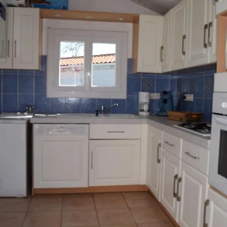 Holiday home Maison Pres De La Avec Jardin Clos, Terrasse Et Plancha - 5 Couchages - Fr-1-224b-121